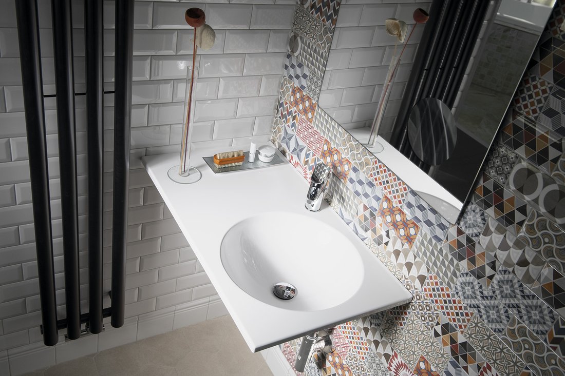 Amenajare baie lavoar cu blat stanga si cuva rotunda dreapta Sapho Juno JU102