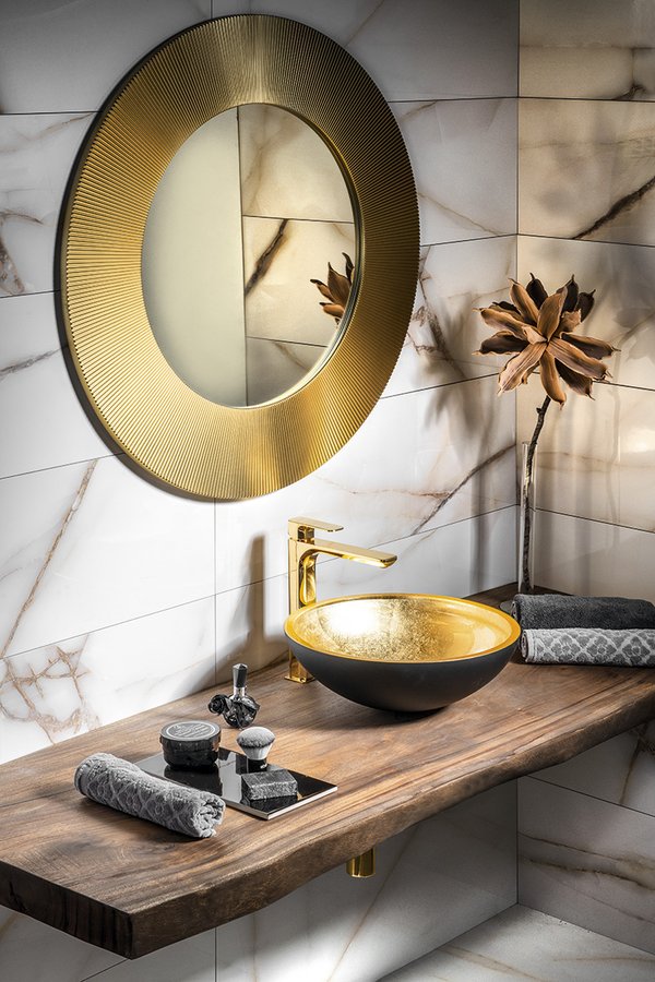 Amenajare baie baterie aurie Spy pe blat