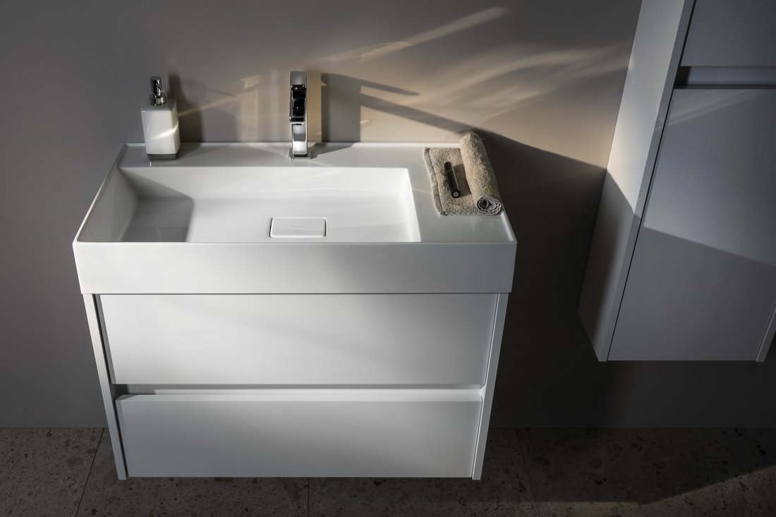 Amenajare baie cu lavoar godiva pe mobilier